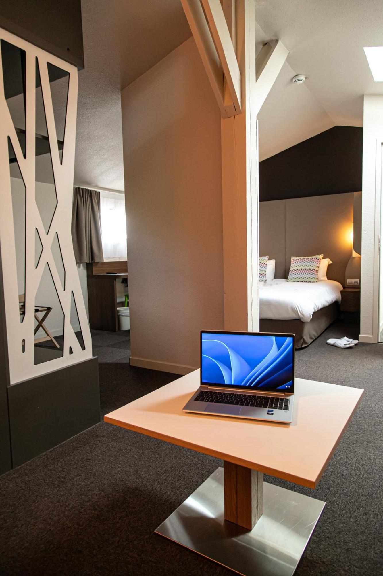 Hotel Campanile Toulouse - Blagnac Aeroport Exterior foto